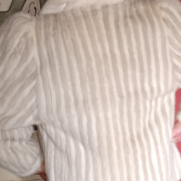 Furry Comfort! Women's Mink Hip-Length Coat - Picture 5 of 7